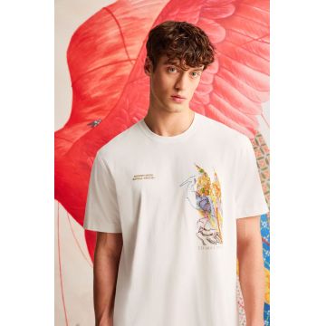 tricou culoarea bej, cu imprimeu