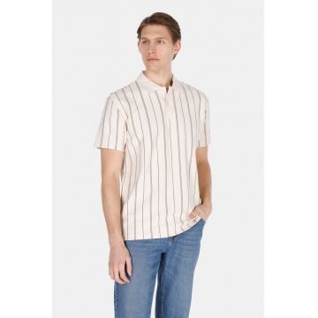 Tricou polo cu aspect texturat si model in dungi