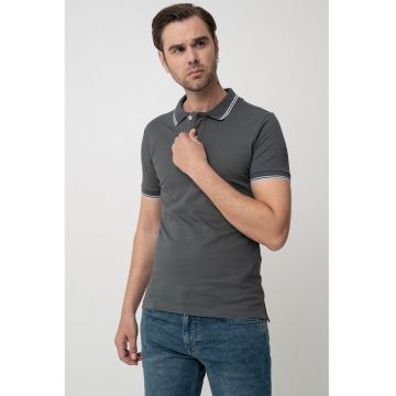 Tricou polo cu model in dungi