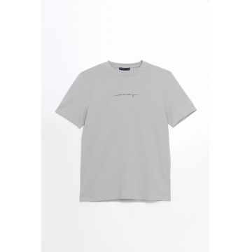 Tricou regular fit cu decolteu la baza gatului