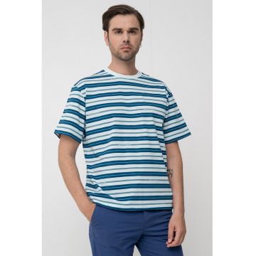 Tricou regular fit cu decolteu la baza gatului