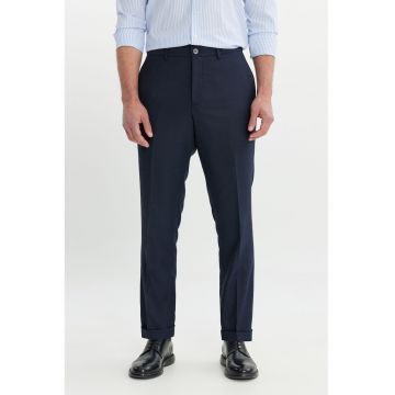 Pantaloni conici cu talie medie