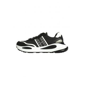 Pantofi sport cu insertii de plasa