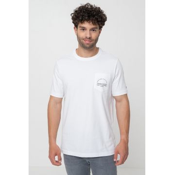 Tricou cu decolteu la baza gatului si buzunar pe piept