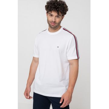 Tricou de bumbac cu decolteu la baza gatului