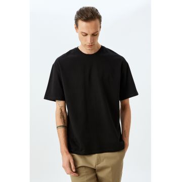 Tricou regular fit cu decolteu la baza gatului - Negru