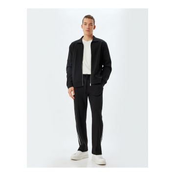 Pantaloni de trening drepti cu buzunare laterale
