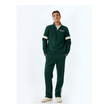 Pantaloni de trening drepti cu buzunare laterale
