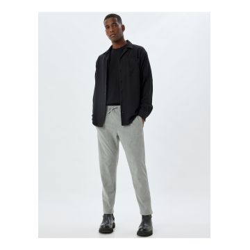 Pantaloni de trening drepti cu buzunare laterale