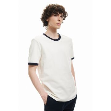 Tricou cu detalii contrastante