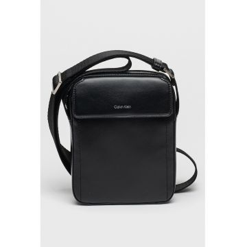 Geanta crossbody din piele ecologica cu bareta ajustabila