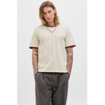 Tricou cu detalii contrastante