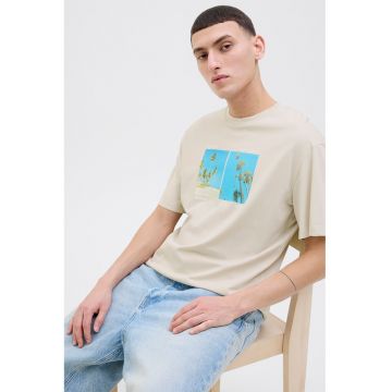 Tricou cu imprimeu grafic si decolteu la baza gatului