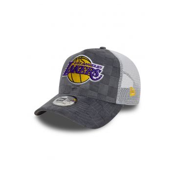 Sapca trucker cu imprimeu Los Angeles Lakers