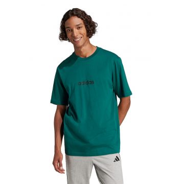 Tricou cu logo si decolteu la baza gatului