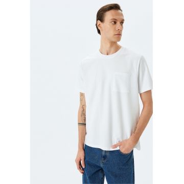 Tricou uni cu buzunar aplicat pe piept
