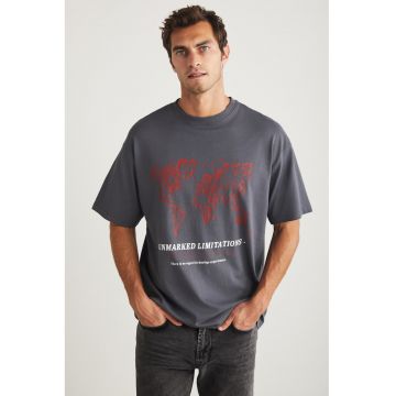 Tricou cu imprimeu grafic