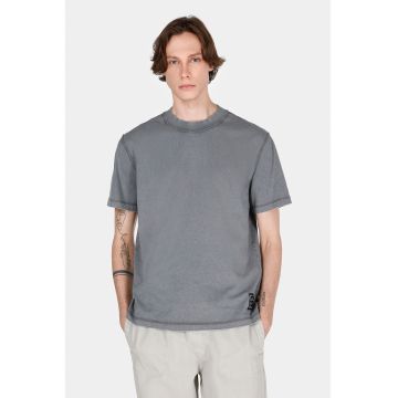 Tricou cu decolteu la baza gatului si model uni