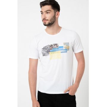 Tricou cu imprimeu si decolteu la baza gatului