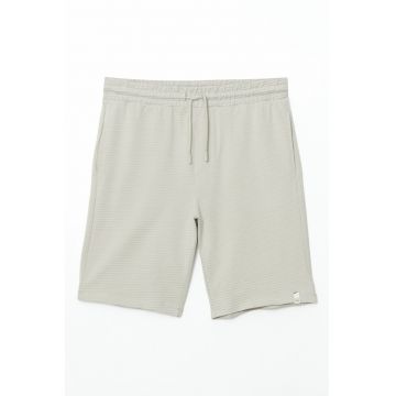 Pantaloni scurti cu model uni si aspect texturat