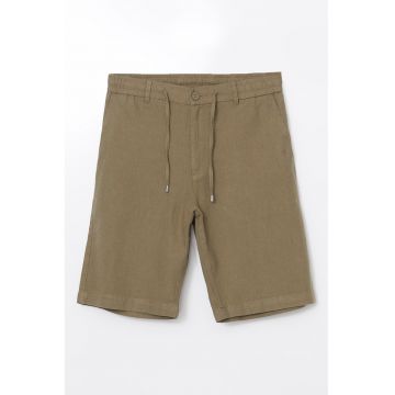 Pantaloni scurti din amestec de in cu snur in talie