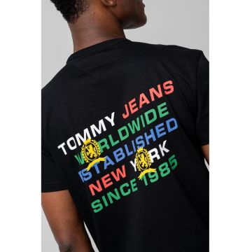 Tricou cu decolteu la baza gatului si logo