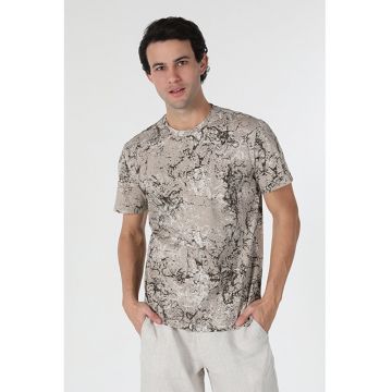 Tricou cu imprimeu si decolteu la baza gatului