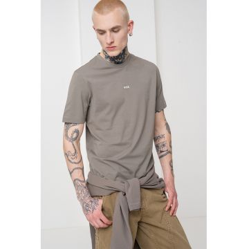 Tricou cu decolteu la baza gatului si logo discret