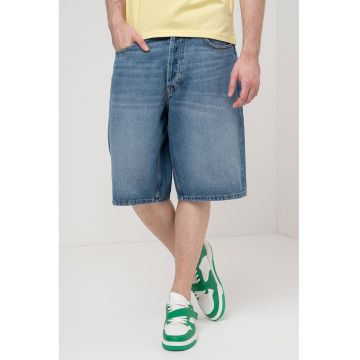 Blugi trei sferturi de denim