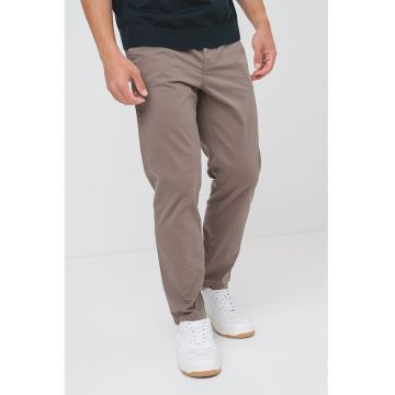 Pantaloni chino conici