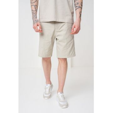 Pantaloni scurti cu detalii brodate