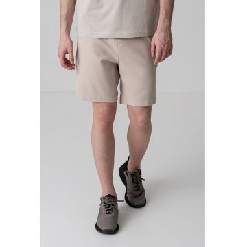 Pantaloni scurti cu snur de ajustare si buzunare laterale