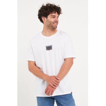 Tricou cu decolteu la baza gatului si detaliu cu imprimeu
