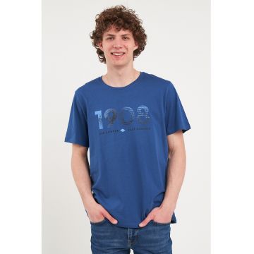 Tricou cu decolteu la baza gatului si imprimeu