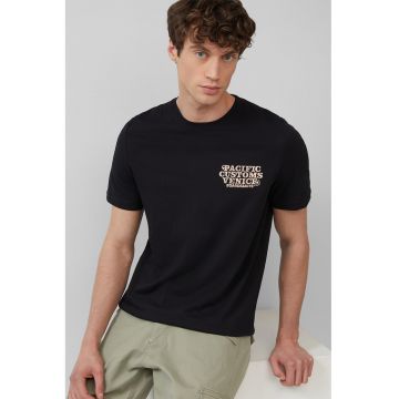 Tricou cu decolteu la baza gatului si imprimeu text