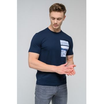 Tricou cu imprimeu si decolteu la baza gatului Dune