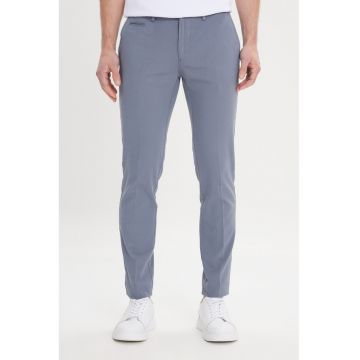 Pantaloni chino din amestec de bumbac cu buzunare