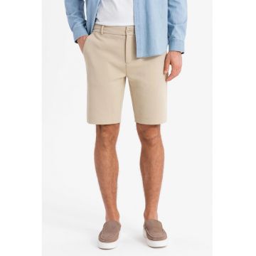 Pantaloni scurti cu buzunare oblice