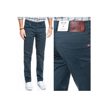 Pantaloni Barbati -  Washington - Croi: Drept / Regulamentar - Taietura: Straight Fit - Inaltimea Taliei: Medie / Regulamentara - Inchidere: Fermoar - W32 EU - W32 X L34 - Albastru