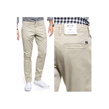 Pantaloni Chinos -  Classic Chino - Croi: Slim Fit - Stil: Chinos - Inaltimea Taliei: Medie - Pantaloni: Conici - W32 EU - W32 X L34 - Bej