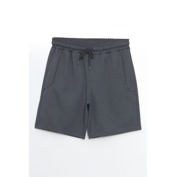 Pantaloni scurti cu talie ajustabila si buzunare frontale