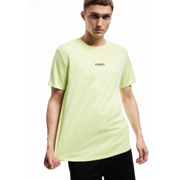 Tricou cu decolteu la baza gatului si imprimeu text