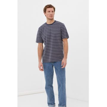 Tricou din amestec de bumbac cu decolteu la baza gatului si model in dungi