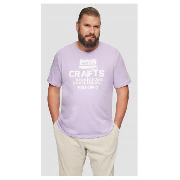 Big Sizes Tricou barbati big sizes cu imprimeu text si decolteu la baza gatului - Lila Big Sizes Tricou barbati big sizes cu imprimeu text si decolteu la baza gatului - Lila