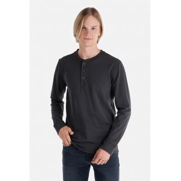 Bluza cu decolteu henley si fenta cu nasturi