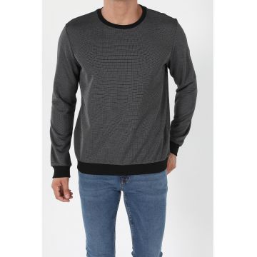 Bluza sport cu model in carouri si decolteu la baza gatului - Negru -