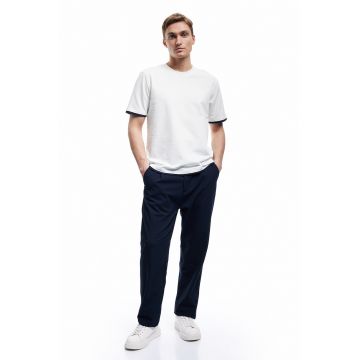 Tricou lejer din bumbac cu decolteu la baza gatului