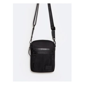 Geanta crossbody Wotino cu garnituri din piele ecologica
