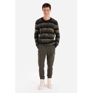 Pantaloni cargo cu model uni
