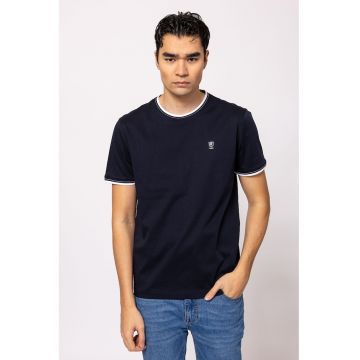 Tricou cu decolteu la baza gatului si logo discret Milson